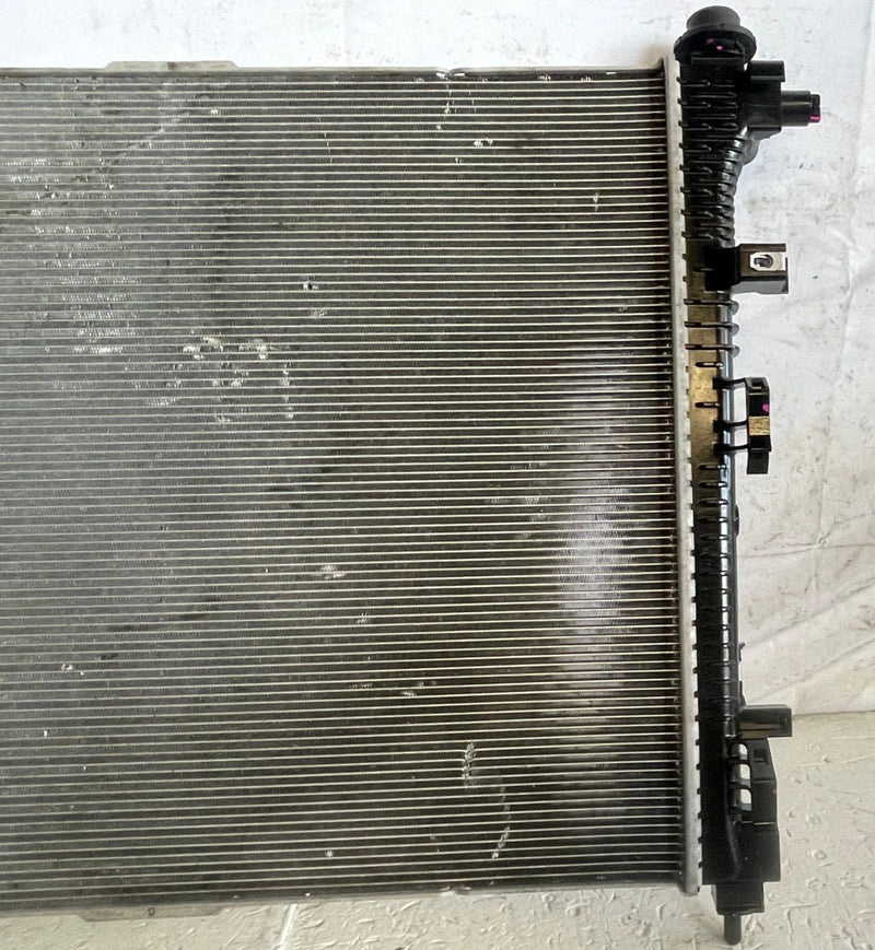 Load image into Gallery viewer, 23-26 CHEVROLET EQUINOX ENGINE COOLING RADIATOR ASSEMBLY 1.5L 84989891 # 111395
