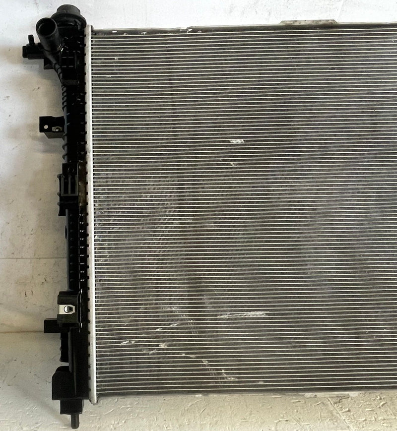 Load image into Gallery viewer, 23-26 CHEVROLET EQUINOX ENGINE COOLING RADIATOR ASSEMBLY 1.5L 84989891 # 111395

