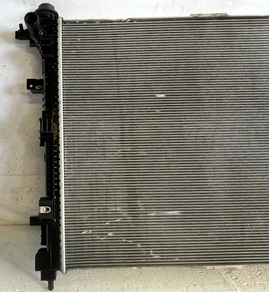23-26 CHEVROLET EQUINOX ENGINE COOLING RADIATOR ASSEMBLY 1.5L 84989891
