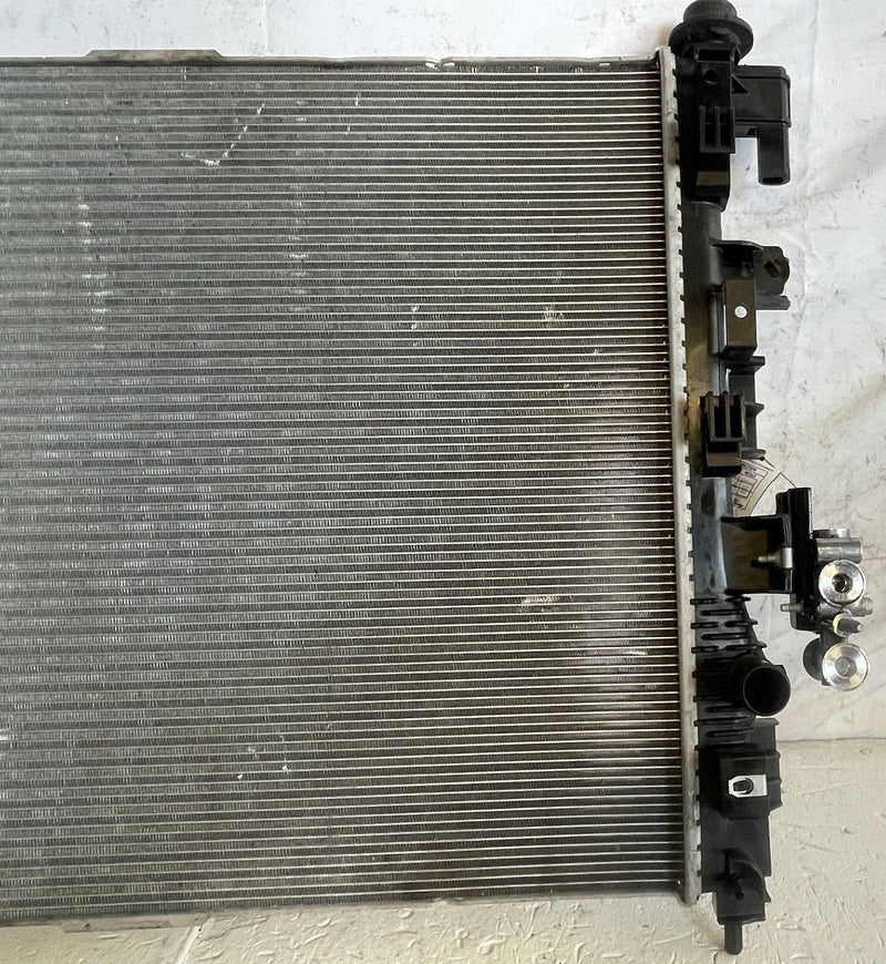 Load image into Gallery viewer, 23-26 CHEVROLET EQUINOX ENGINE COOLING RADIATOR ASSEMBLY 1.5L 84989891 # 111395
