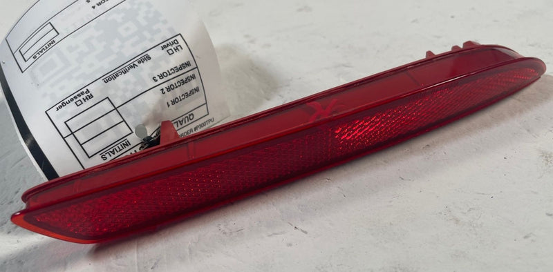 Load image into Gallery viewer, 2025-2026 ACURA ADX REAR RIGHT PASSENGER SIDE BUMPER REFLECTOR LIGHT LAMP 113964
