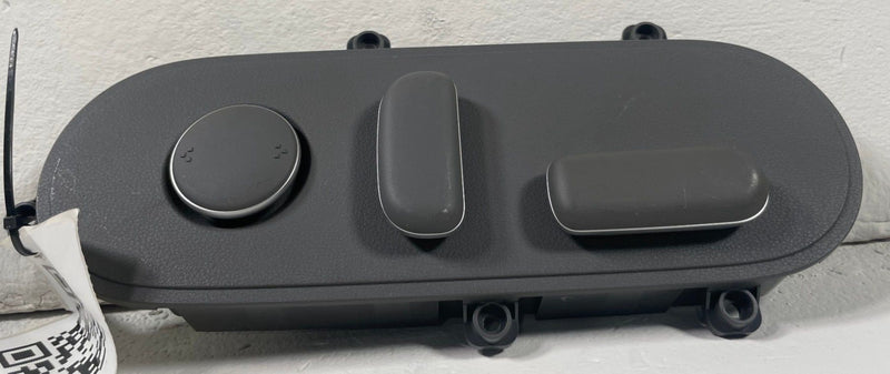Load image into Gallery viewer, 25-26 HYUNDAI IONIQ 5 FRONT RIGHT SIDE SEAT ADJUSTMENT CONTROL SWITCH # 112581
