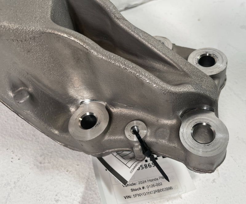Load image into Gallery viewer, 2023 - 2025 HONDA PILOT REAR ENGINE MOUNT BRACKET 50610-T90-A01 # 105865
