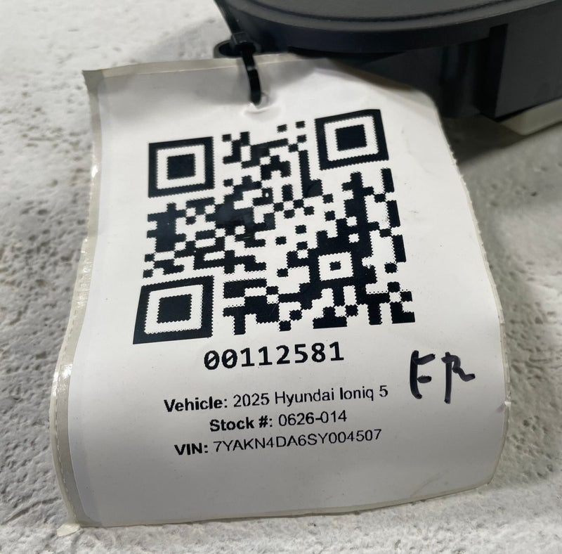 Load image into Gallery viewer, 25-26 HYUNDAI IONIQ 5 FRONT RIGHT SIDE SEAT ADJUSTMENT CONTROL SWITCH # 112581
