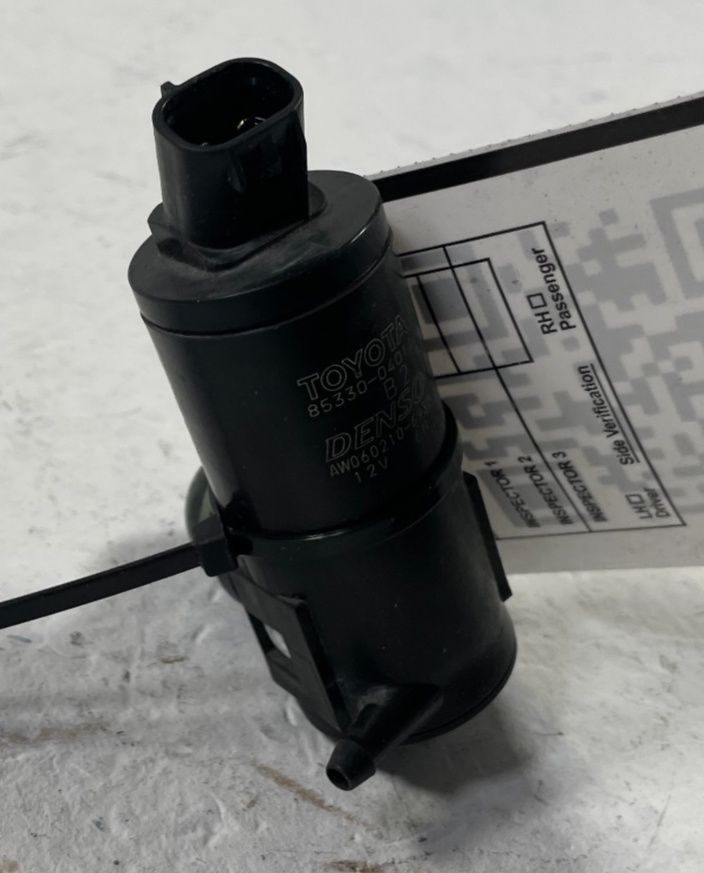 Load image into Gallery viewer, 2016 - 2026 TOYOTA TUNDRA TACOMA CAMRY FRONT WINDSHIELD WASHER PUMP # 108417
