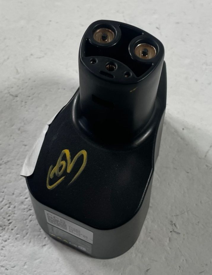 Load image into Gallery viewer, 2025 HYUNDAI IONIQ 5 NACS TO CCS1 DC FAST CHARGING ADAPTER 350KW # 112568
