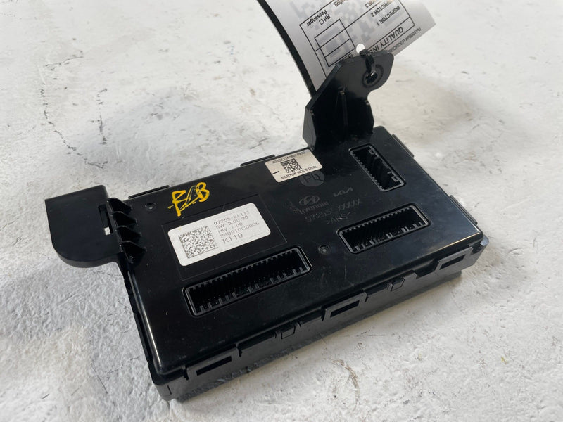 Load image into Gallery viewer, 2023-2025 HYUNDAI IONIQ 6 HEAT PUMP COMPUTER CONTROL MODULE UNIT # 109803
