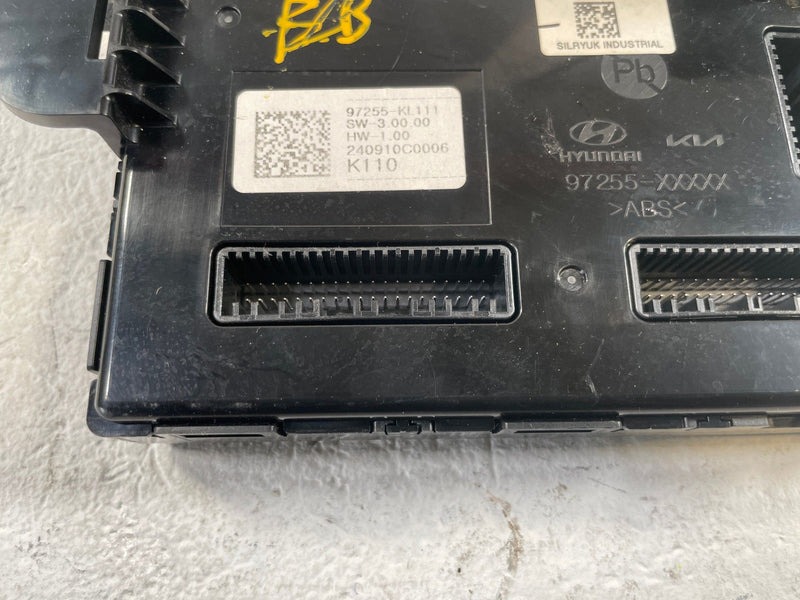 Load image into Gallery viewer, 2023-2025 HYUNDAI IONIQ 6 HEAT PUMP COMPUTER CONTROL MODULE UNIT # 109803
