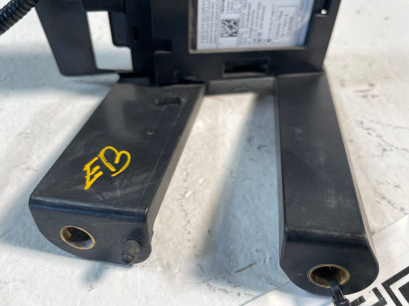 Load image into Gallery viewer, 2019-2022 ACURA ILX REAR LEFT BLIND SPOT RADAR SENSOR MODULE W/ BRACKET # 107018
