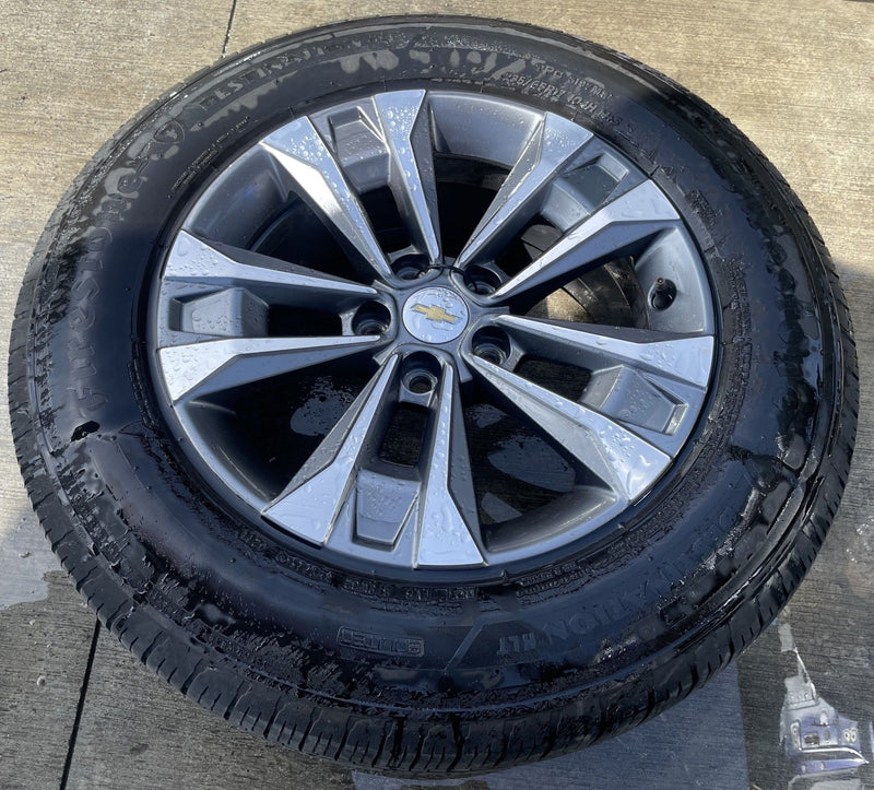 Load image into Gallery viewer, CHEVROLET EQUINOX LT 17x7-1/2 5 DOUBLE SPOKE ALLOY WHEEL RIM W/TIRE 25-26 111410
