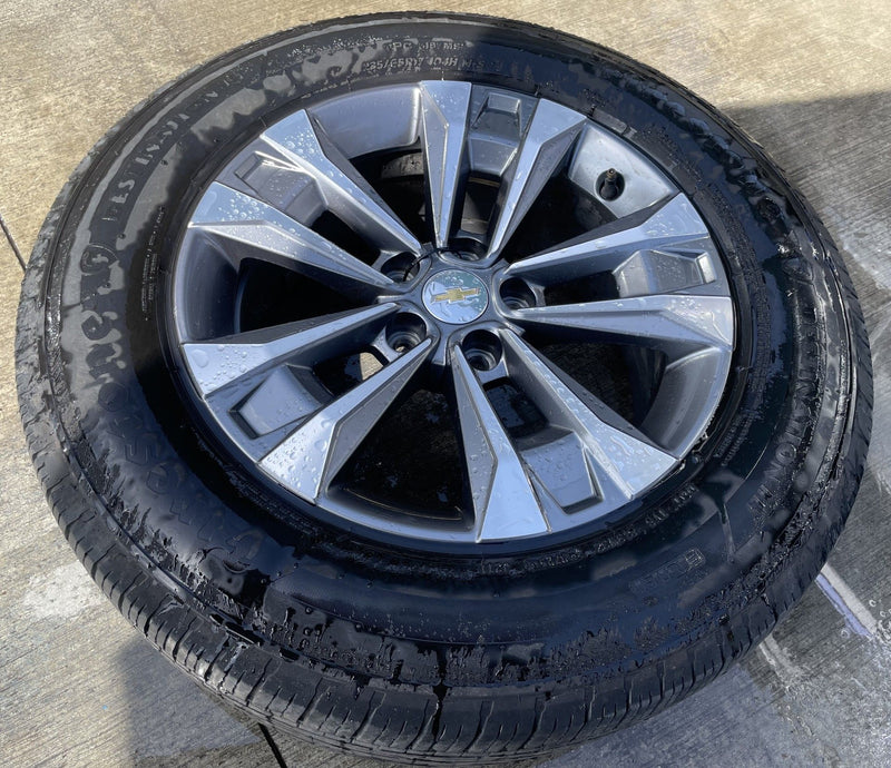 Load image into Gallery viewer, CHEVROLET EQUINOX LT 17x7-1/2 5 DOUBLE SPOKE ALLOY WHEEL RIM W/TIRE 25-26 111410
