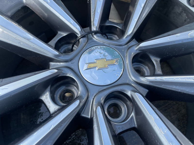 Load image into Gallery viewer, CHEVROLET EQUINOX LT 17x7-1/2 5 DOUBLE SPOKE ALLOY WHEEL RIM W/TIRE 25-26 111409
