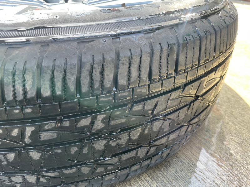 Load image into Gallery viewer, CHEVROLET EQUINOX LT 17x7-1/2 5 DOUBLE SPOKE ALLOY WHEEL RIM W/TIRE 25-26 111410
