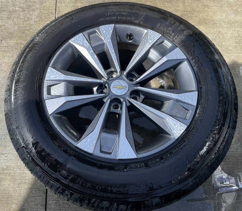 Load image into Gallery viewer, CHEVROLET EQUINOX LT 17x7-1/2 5 DOUBLE SPOKE ALLOY WHEEL RIM W/TIRE 25-26 111407
