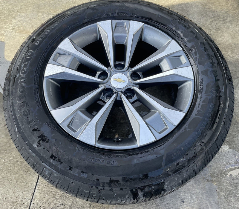 Load image into Gallery viewer, CHEVROLET EQUINOX LT 17x7-1/2 5 DOUBLE SPOKE ALLOY WHEEL RIM W/TIRE 25-26 111408
