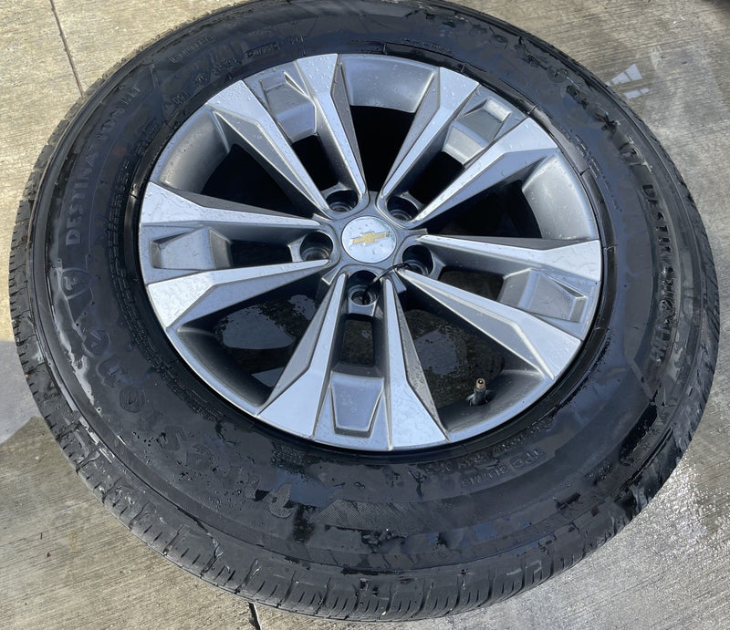 Load image into Gallery viewer, CHEVROLET EQUINOX LT 17x7-1/2 5 DOUBLE SPOKE ALLOY WHEEL RIM W/TIRE 25-26 111408
