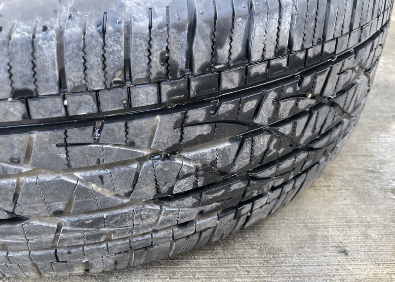 Load image into Gallery viewer, CHEVROLET EQUINOX LT 17x7-1/2 5 DOUBLE SPOKE ALLOY WHEEL RIM W/TIRE 25-26 111408
