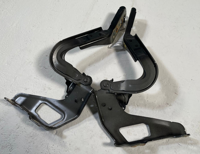 Load image into Gallery viewer, 2025 - 2026 ACURA ADX FRONT LEFT &amp; RIGHT SIDE HOOD BONNET HINGE PAIR # 113938
