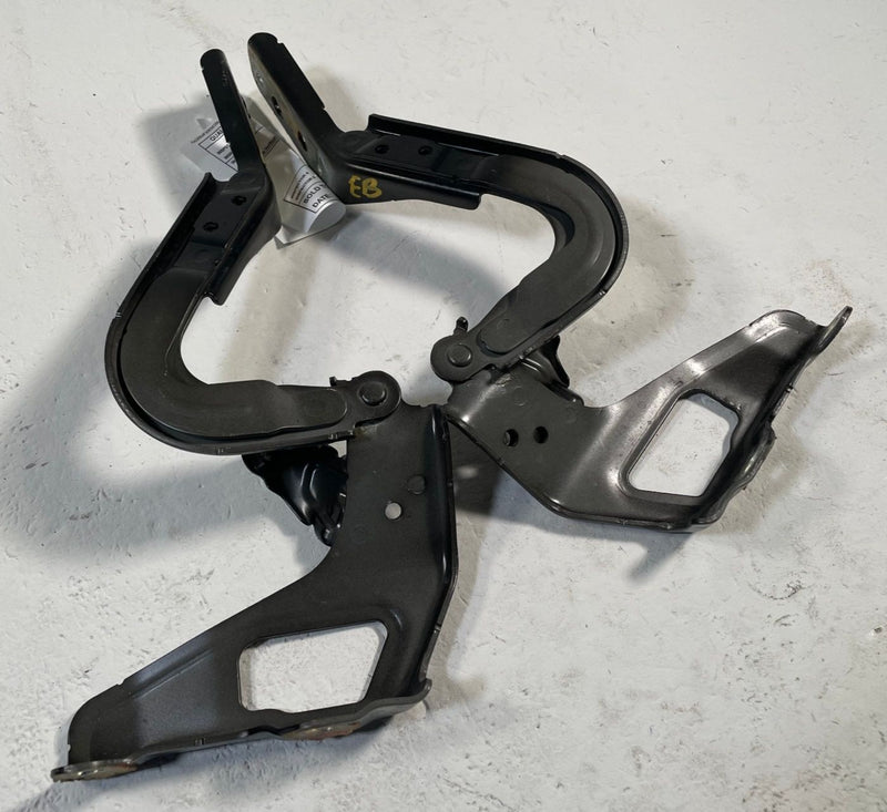 Load image into Gallery viewer, 2025 - 2026 ACURA ADX FRONT LEFT &amp; RIGHT SIDE HOOD BONNET HINGE PAIR # 113938
