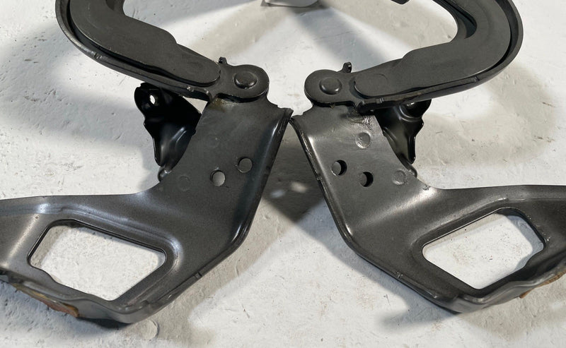 Load image into Gallery viewer, 2025 - 2026 ACURA ADX FRONT LEFT &amp; RIGHT SIDE HOOD BONNET HINGE PAIR # 113938
