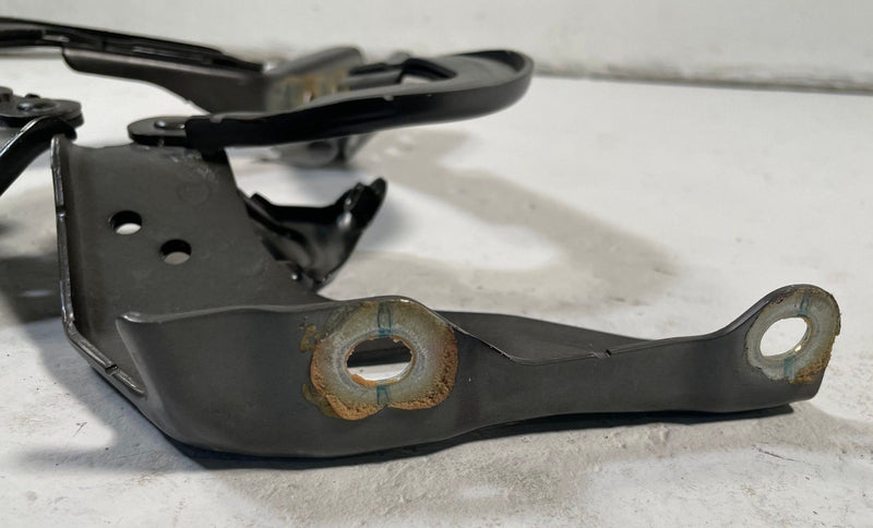 Load image into Gallery viewer, 2025 - 2026 ACURA ADX FRONT LEFT &amp; RIGHT SIDE HOOD BONNET HINGE PAIR # 113938
