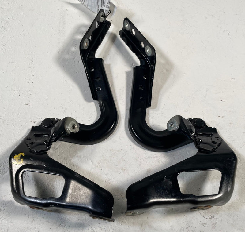 Load image into Gallery viewer, 2025 - 2026 ACURA ADX FRONT LEFT &amp; RIGHT SIDE HOOD BONNET HINGE PAIR # 113938
