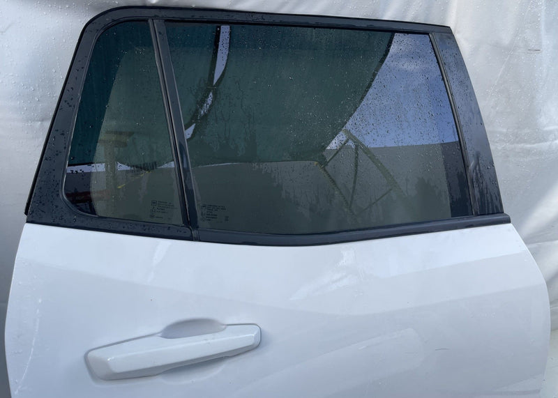 Load image into Gallery viewer, CHEVROLET EQUINOX REAR RIGHT DOOR SHELL ASSEMBLY WHITE (WA8624) 25-26 # 111412
