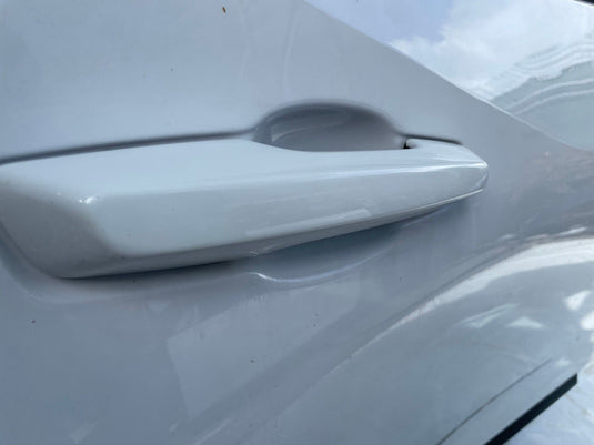 CHEVROLET EQUINOX REAR RIGHT DOOR SHELL ASSEMBLY WHITE (WA8624) 25-26
