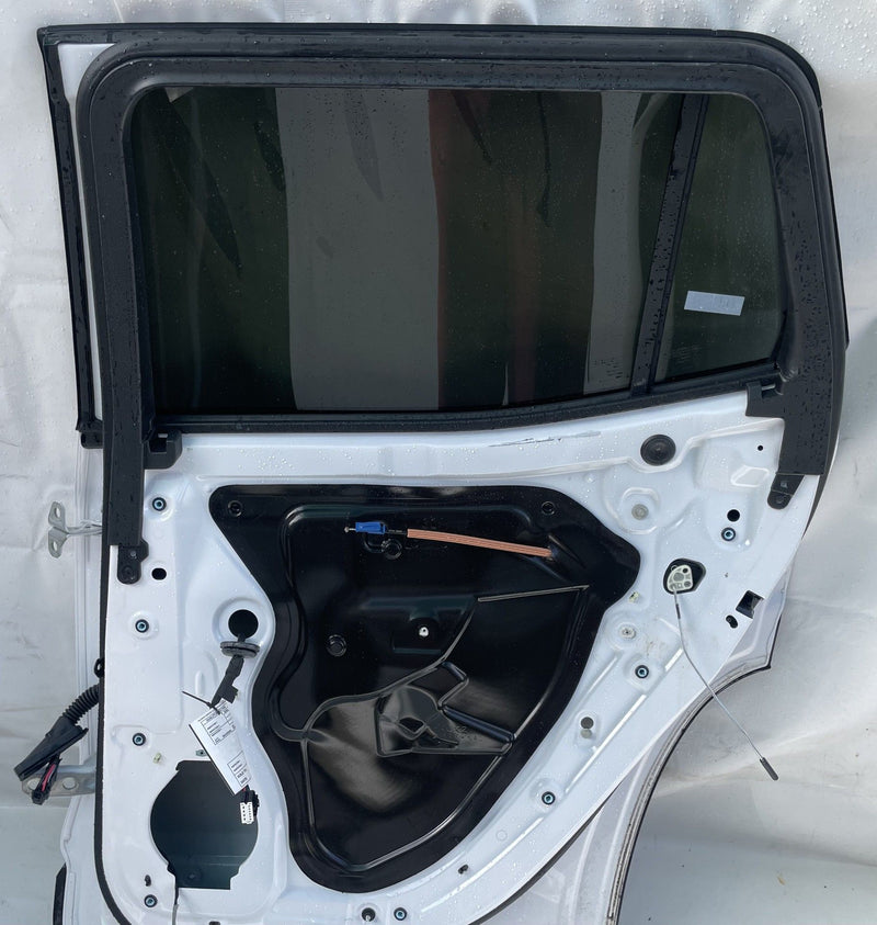 Load image into Gallery viewer, CHEVROLET EQUINOX REAR RIGHT DOOR SHELL ASSEMBLY WHITE (WA8624) 25-26 # 111412
