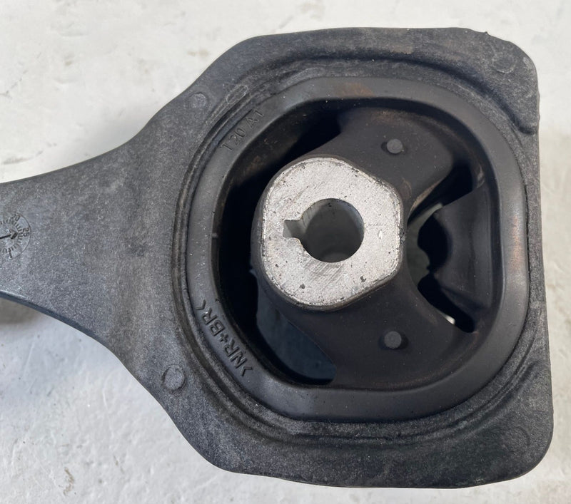 Load image into Gallery viewer, 2025 - 2026 ACURA ADX LOWER ENGINE MOTOR TORQUE ROD MOUNT BRACKET # 113948
