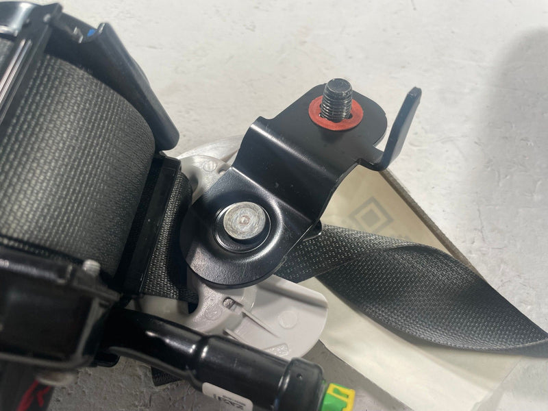 Load image into Gallery viewer, 2024 - 2026 HYUNDAI IONIQ 5 REAR LEFT SIDE SEAT BELT SEATBELT RETRACTOR # 112573

