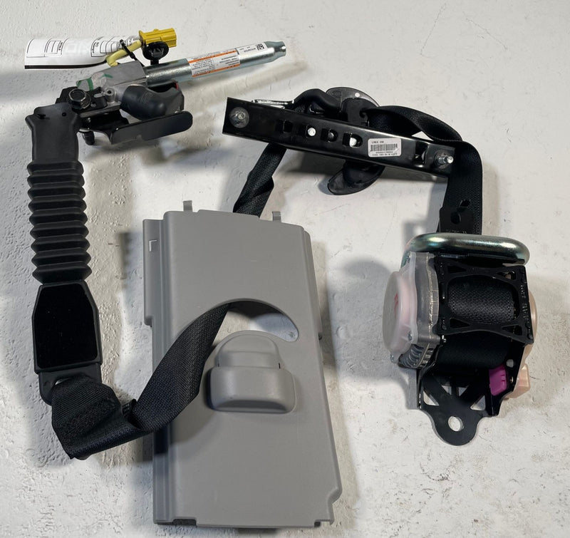 Load image into Gallery viewer, 2025-2026 ACURA ADX FRONT LEFT DRIVER SIDE SEAT BELT SEATBELT RETRACTOR # 113970
