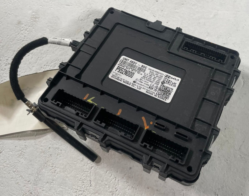 Load image into Gallery viewer, 2025 - 2026 HYUNDAI IONIQ 5 BCM BODY CONTROL MODULE UNIT 954A0-PI000 # 112558
