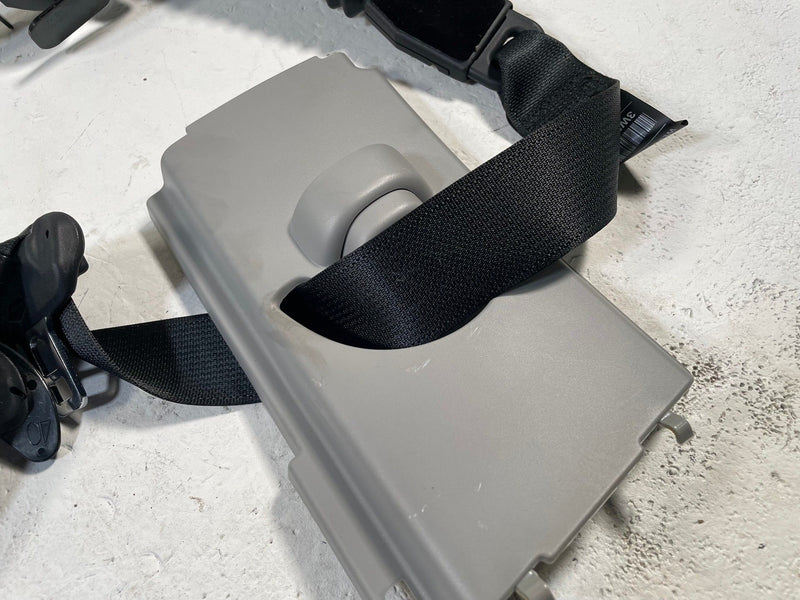 Load image into Gallery viewer, 25-26 ACURA ADX FRONT RIGHT PASSENGER SIDE SEAT BELT SEATBELT RETRACTOR # 113960
