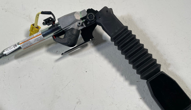 Load image into Gallery viewer, 25-26 ACURA ADX FRONT RIGHT PASSENGER SIDE SEAT BELT SEATBELT RETRACTOR # 113960
