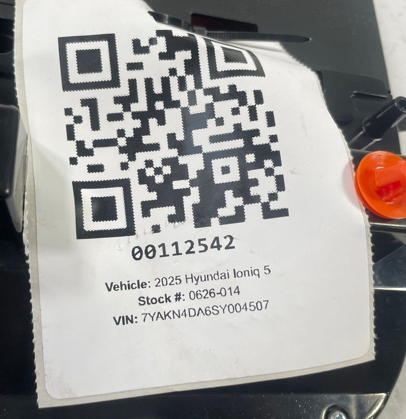 Load image into Gallery viewer, 2025-2026 HYUNDAI IONIQ 5 OVERHEAD ROOF CONSOLE DOME LIGHT LAMP SWITCH # 112542
