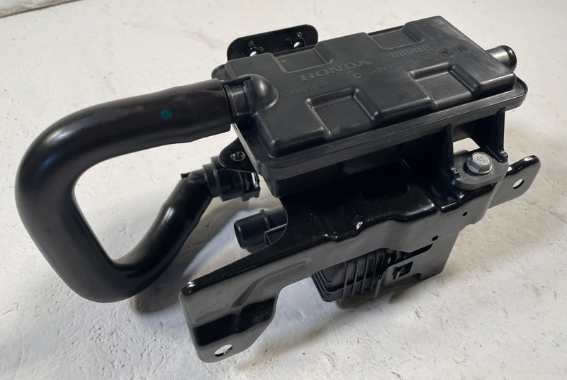 Load image into Gallery viewer, 2025 - 2026 ACURA ADX VAPOR CANISTER LEAK DETECTION PUMP &amp; FILTER # 113943

