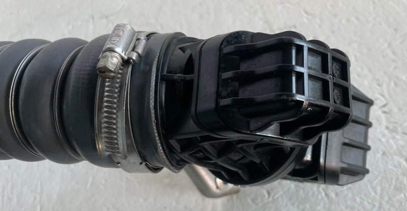 Load image into Gallery viewer, 19-23 GENESIS G70 RIGHT INTERCOOLER AIR INTAKE INLET HOSE TUBE PIPE 2.0L #113892
