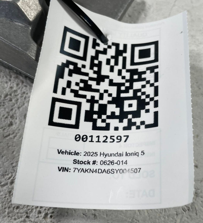 Load image into Gallery viewer, 2025-2026 HYUNDAI IONIQ 5 WINDSHIELD LANE ASSIST DEPARTURE CAMERA MODULE #112597
