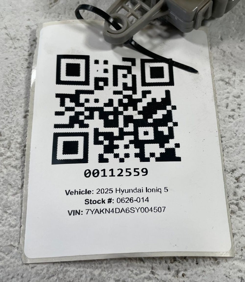 Load image into Gallery viewer, 2022-2026 HYUNDAI IONIQ 5 HVAC AC HEATER FLAP SERVO DOOR MOTOR ACTUATOR # 112559
