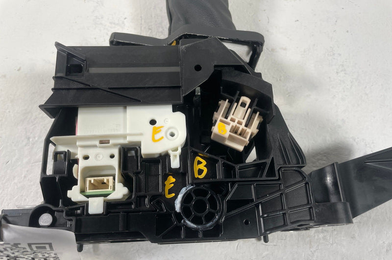 Load image into Gallery viewer, 2022 - 2025 TOYOTA TUNDRA SEQUOIA AUTOMATIC GEAR SHIFTER ASSEMBLY 3.4L # 108443

