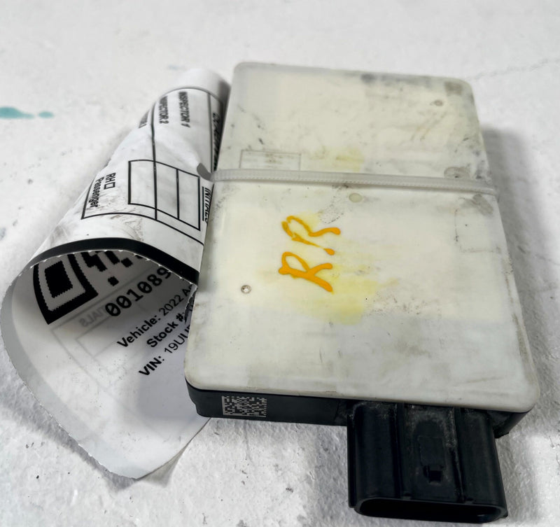 Load image into Gallery viewer, 2022-2023 ACURA TLX REAR RIGHT PASSENGER BLIND SPOT RADAR SENSOR MODULE # 108961
