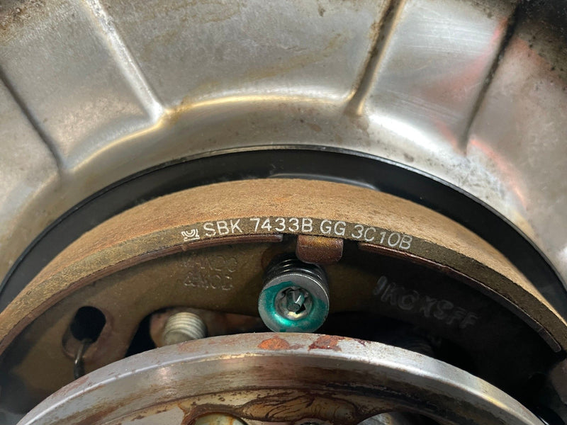 Load image into Gallery viewer, 2019 - 2026 GENESIS G70 REAR LEFT DRIVER SIDE SPINDLE KNUCKLE &amp; HUB # 113886
