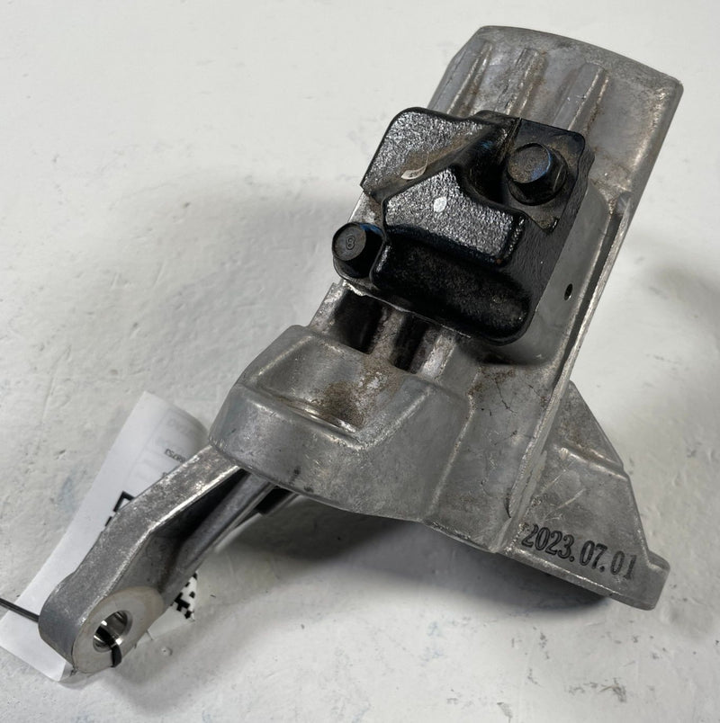 Load image into Gallery viewer, 2022 - 2025 KIA EV6 AWD FRONT RIGHT SIDE ENGINE MOUNT BRACKET SUPPORT # 109946
