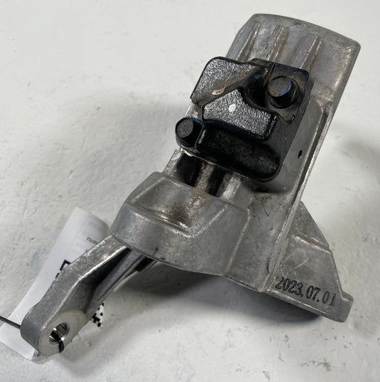 2022 - 2025 KIA EV6 AWD FRONT RIGHT SIDE ENGINE MOUNT BRACKET SUPPORT