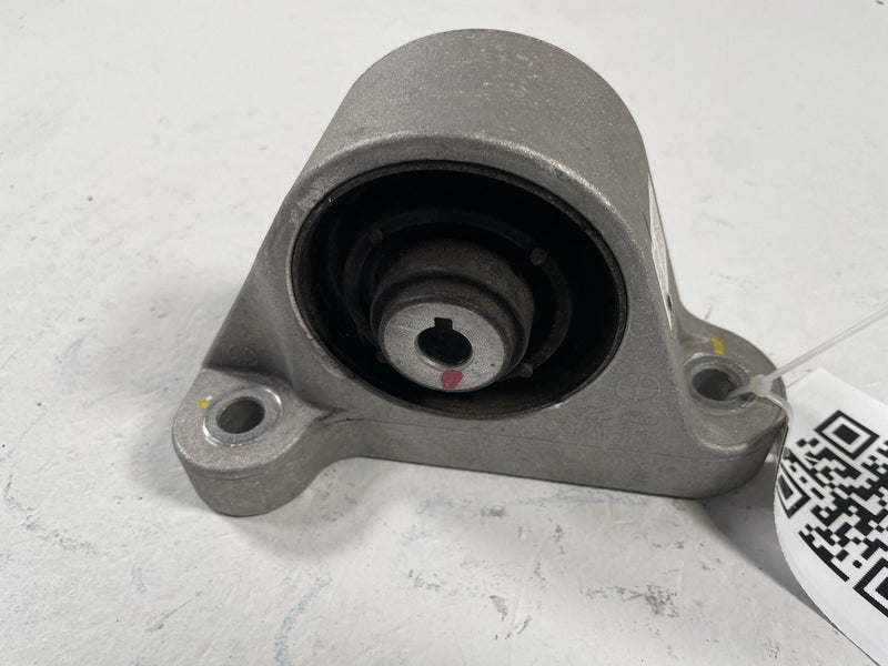 Load image into Gallery viewer, 2022-2025 KIA EV6 FRONT RIGHT SIDE DRIVE UNIT MOUNT BRACKET SUPPORT # 109948
