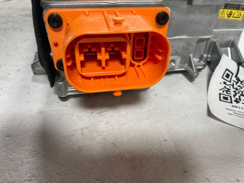 Load image into Gallery viewer, 2025-2026 HYUNDAI IONIQ 5 ICCU INTEGRATED CHARGING CONTROL MODULE UNIT # 112636
