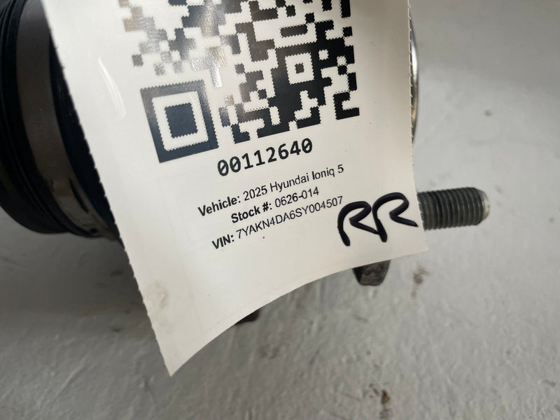 Load image into Gallery viewer, 2023-2025 HYUNDAI IONIQ 5 6 REAR RIGHT PASSENGER SIDE DRIVE AXLE SHAFT # 112640
