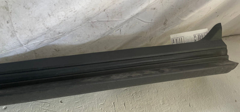 Load image into Gallery viewer, 2025-2026 HYUNDAI IONIQ 5 RIGHT SIDE SKIRT ROCKER PANEL MOLDING BLACK # 112629
