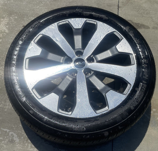 KIA TELLURIDE EX 20x7-1/2 10 SPOKE ALLOY WHEEL W/TIRE (ONLY#1) 2020-2022 #107204